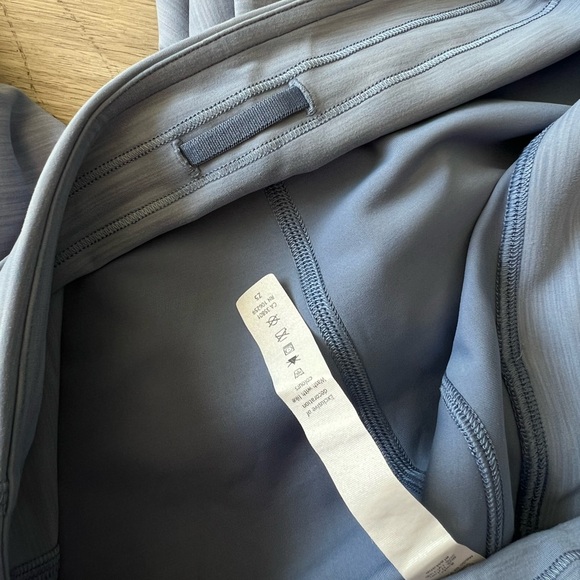 Lululemon Invigorate High-Rise Crop 23"
Heathered Water Drop Sz 10 - Picture 7 of 8